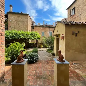 Il Cantuccio- In Centro Con Giardino Volterra